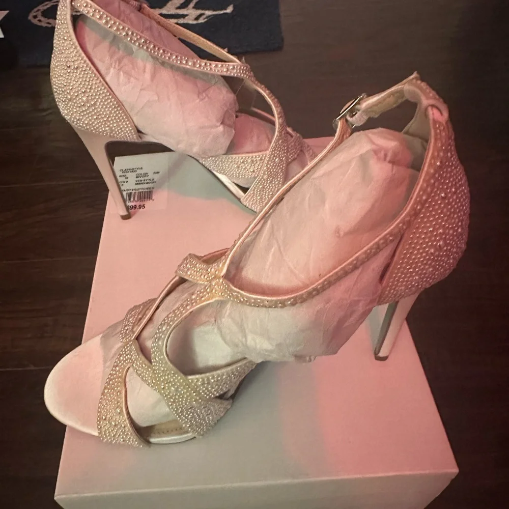 Betsey Johnson Pearl Heels - Picture 5 of 14